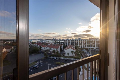 Condo in Clearwater, Florida, 1 bedroom № 2101559 - photo 14