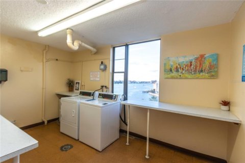 Condo in Clearwater, Florida, 1 bedroom № 2101559 - photo 29