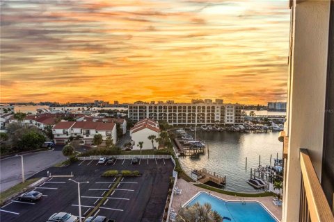 Condo in Clearwater, Florida, 1 bedroom № 2101559 - photo 18