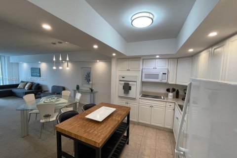 Condo in Sunny Isles Beach, Florida, 1 bedroom  № 2088793 - photo 5