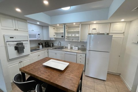 Condo in Sunny Isles Beach, Florida, 1 bedroom  № 2088793 - photo 4