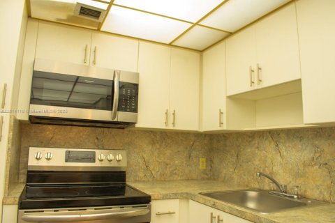 Copropriété à louer à Pompano Beach, Floride: 2 chambres, 102.19 m2 № 1938775 - photo 15
