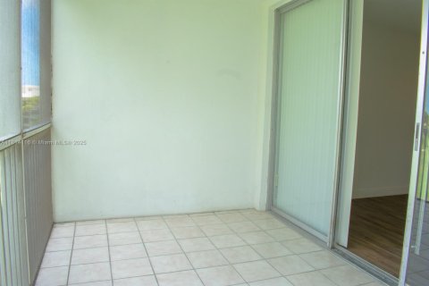 Copropriété à louer à Pompano Beach, Floride: 2 chambres, 102.19 m2 № 1938775 - photo 9