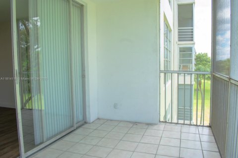 Copropriété à louer à Pompano Beach, Floride: 2 chambres, 102.19 m2 № 1938775 - photo 10