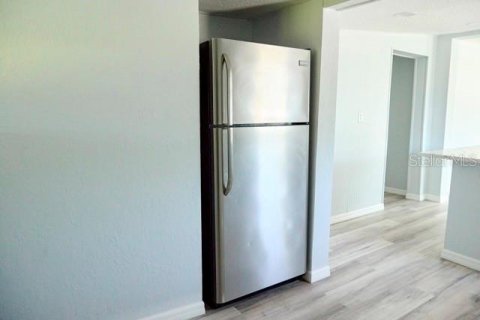 House in Tampa, Florida 3 bedrooms, 78.6 sq.m. № 2098412 - photo 4