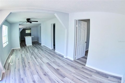 House in Tampa, Florida 3 bedrooms, 78.6 sq.m. № 2098412 - photo 3