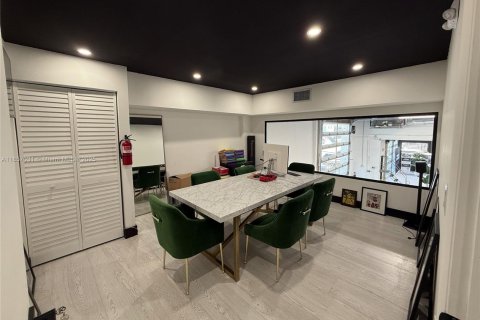 Propiedad comercial en venta en Miami, Florida № 1878790 - foto 10
