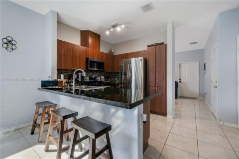 Adosado en venta en Miami, Florida, 3 dormitorios, 132.85 m2 № 1704271 - foto 8