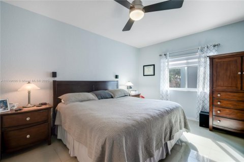 Adosado en venta en Miami, Florida, 3 dormitorios, 132.85 m2 № 1704271 - foto 17