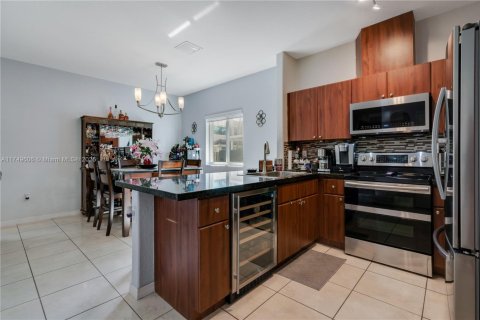 Adosado en venta en Miami, Florida, 3 dormitorios, 132.85 m2 № 1704271 - foto 6