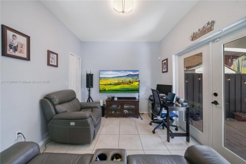 Adosado en venta en Miami, Florida, 3 dormitorios, 132.85 m2 № 1704271 - foto 12