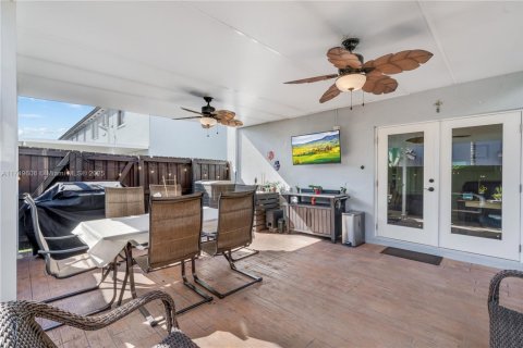 Adosado en venta en Miami, Florida, 3 dormitorios, 132.85 m2 № 1704271 - foto 29
