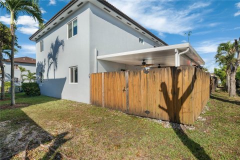 Adosado en venta en Miami, Florida, 3 dormitorios, 132.85 m2 № 1704271 - foto 30