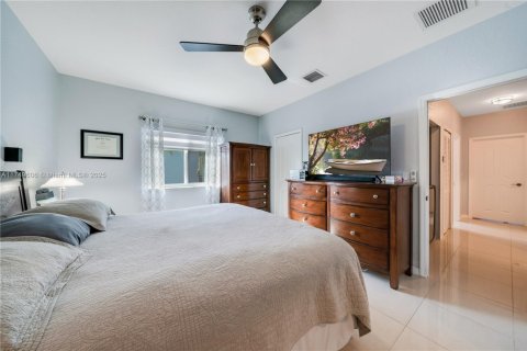 Adosado en venta en Miami, Florida, 3 dormitorios, 132.85 m2 № 1704271 - foto 18