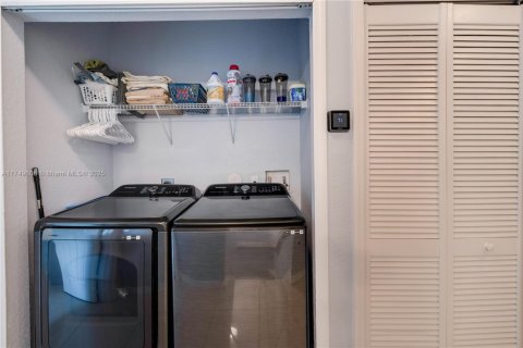 Adosado en venta en Miami, Florida, 3 dormitorios, 132.85 m2 № 1704271 - foto 25