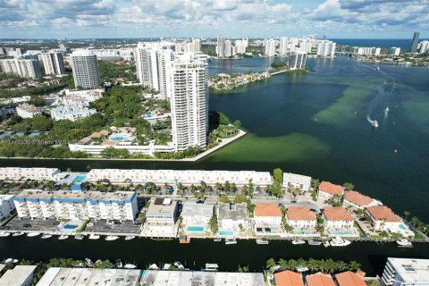Condo in North Miami Beach, Florida, 1 bedroom  № 1814098 - photo 26