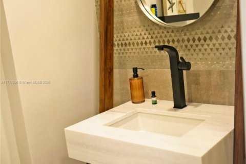 Condo in North Miami Beach, Florida, 1 bedroom  № 1814098 - photo 14