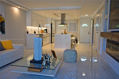 Condo in North Miami Beach, Florida, 1 bedroom  № 1814098 - photo 3