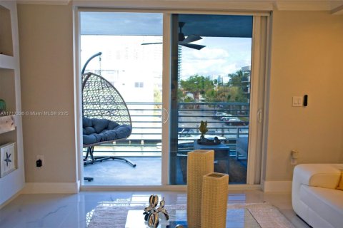 Condo in North Miami Beach, Florida, 1 bedroom  № 1814098 - photo 12