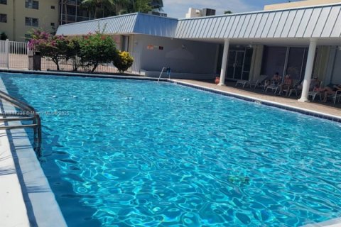 Condo in North Miami Beach, Florida, 1 bedroom  № 1814098 - photo 16