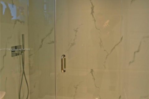 Condo in North Miami Beach, Florida, 1 bedroom  № 1814098 - photo 11
