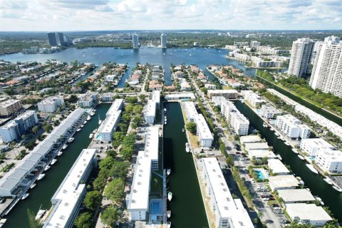 Condo in North Miami Beach, Florida, 1 bedroom  № 1814098 - photo 25