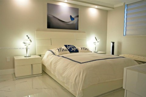 Condo in North Miami Beach, Florida, 1 bedroom  № 1814098 - photo 8