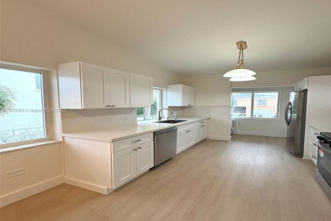 Villa ou maison à louer à Key Largo, Floride: 2 chambres, 80.27 m2 № 1895227 - photo 4