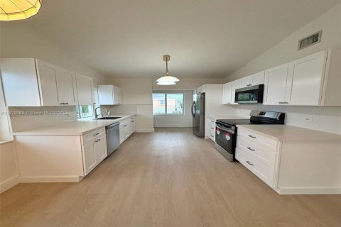 Villa ou maison à louer à Key Largo, Floride: 2 chambres, 80.27 m2 № 1895227 - photo 3