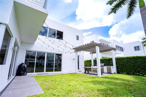 Casa en venta en Doral, Florida, 6 dormitorios, 452.81 m2 № 1938264 - foto 29