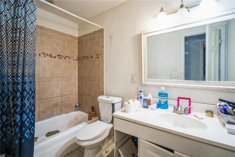 Casa en venta en Brandon, Florida, 4 dormitorios, 185.25 m2 № 1854609 - foto 7