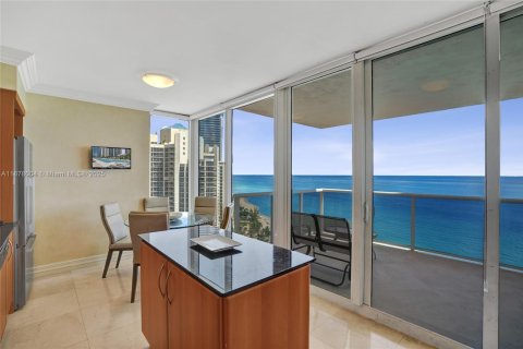 Copropriété à vendre à Sunny Isles Beach, Floride: 3 chambres, 247.58 m2 № 1977563 - photo 8