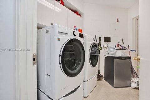 Copropriété à vendre à Sunny Isles Beach, Floride: 3 chambres, 247.58 m2 № 1977563 - photo 28