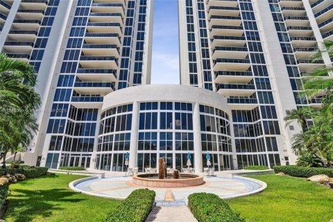 Copropriété à vendre à Sunny Isles Beach, Floride: 3 chambres, 247.58 m2 № 1977563 - photo 1