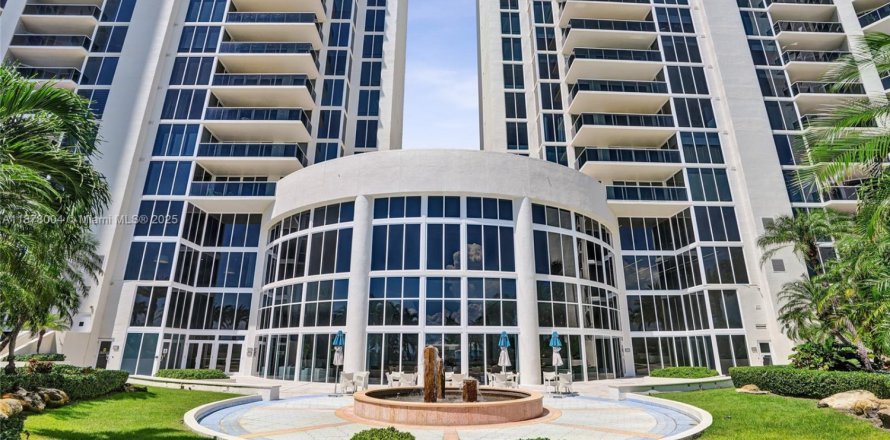 Condo à Sunny Isles Beach, Floride, 3 chambres  № 1977563