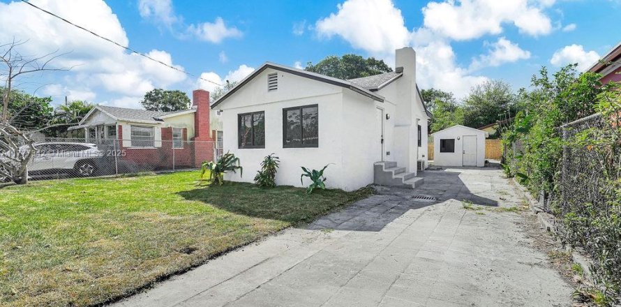 Commercial property in Miami, Florida 145.48 sq.m. № 1934393