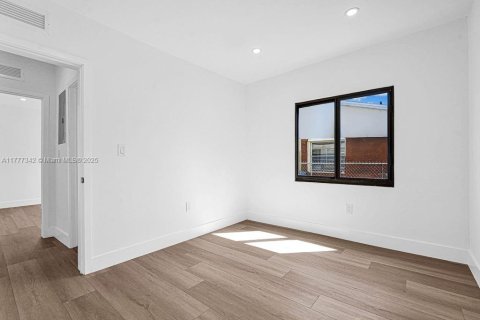 Commercial property in Miami, Florida 145.48 sq.m. № 1934393 - photo 6