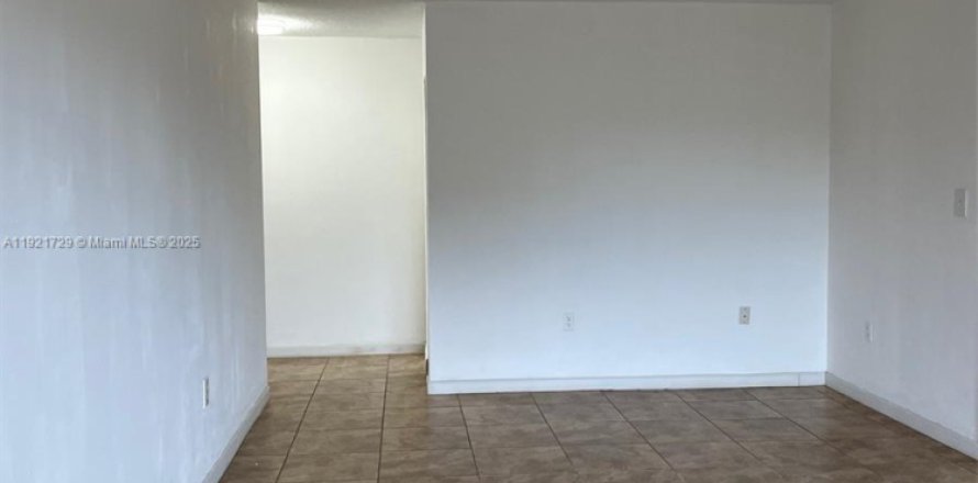 Condo in North Miami, Florida, 1 bedroom  № 2018899