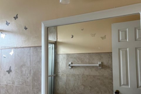 Condo in North Miami, Florida, 1 bedroom  № 2018899 - photo 8