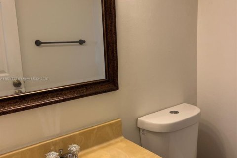Condo in North Miami, Florida, 1 bedroom  № 2018899 - photo 9