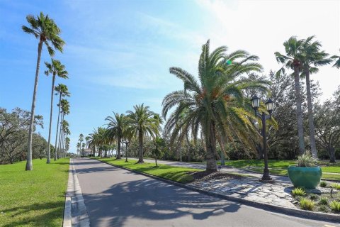 House in Sarasota, Florida 3 bedrooms, 240.99 sq.m. № 1787776 - photo 3