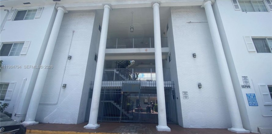 Кондоминиум с 1 спальней в Норт-Майами, Флорида № 2045867