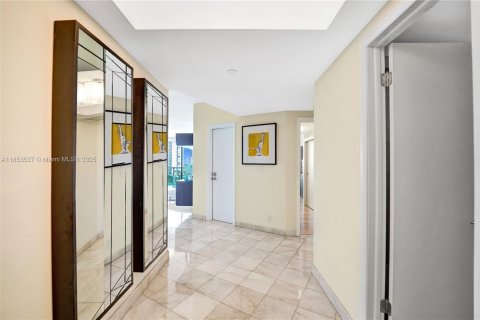 Copropriété à louer à Aventura, Floride: 4 chambres, 193.24 m2 № 2038132 - photo 25