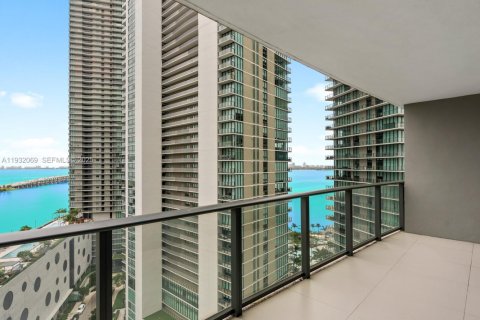 Снять в аренду кондоминиум в Майами, Флорида 1 спальня, 61.5м2, № 1990583 - фото 1