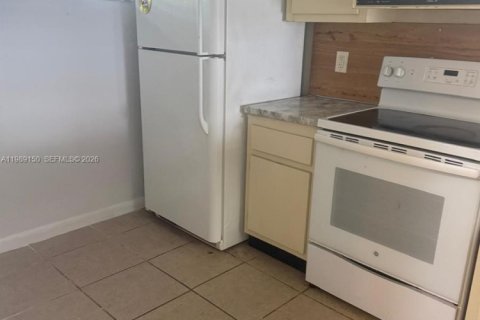 Condo in Oakland Park, Florida, 2 bedrooms  № 2057770 - photo 3