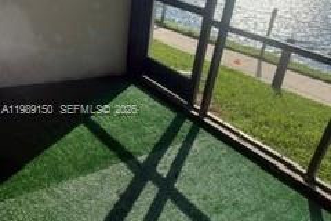 Condo in Oakland Park, Florida, 2 bedrooms  № 2057770 - photo 7