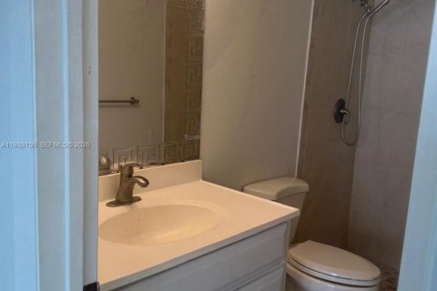 Condo in Oakland Park, Florida, 2 bedrooms  № 2057770 - photo 14