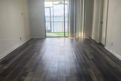 Condo in Oakland Park, Florida, 2 bedrooms  № 2057770 - photo 6