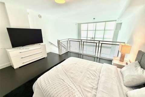 Condominio en venta en Miami, Florida, 1 dormitorio, 90.86 m2 № 1756315 - foto 11