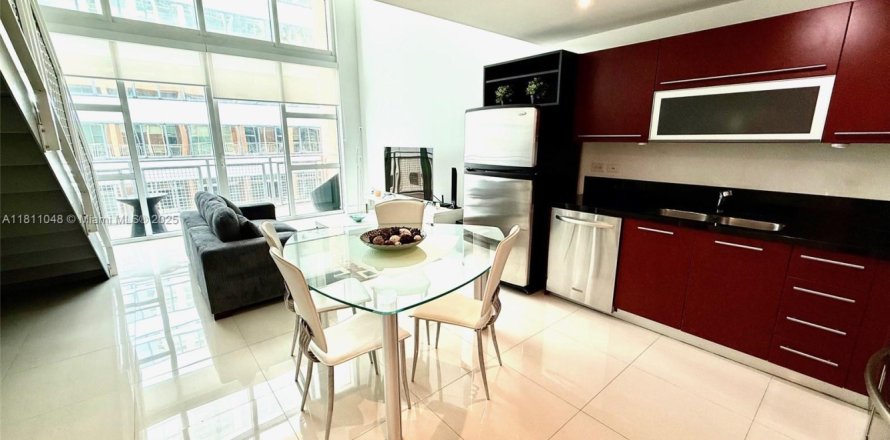 Condominio en Miami, Florida, 1 dormitorio  № 1756315